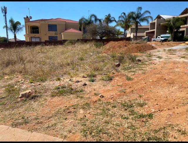 LAND FOR SALE IN EAGLES CREST
